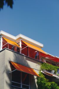 Zo voorkom je scheve zonwering op maat